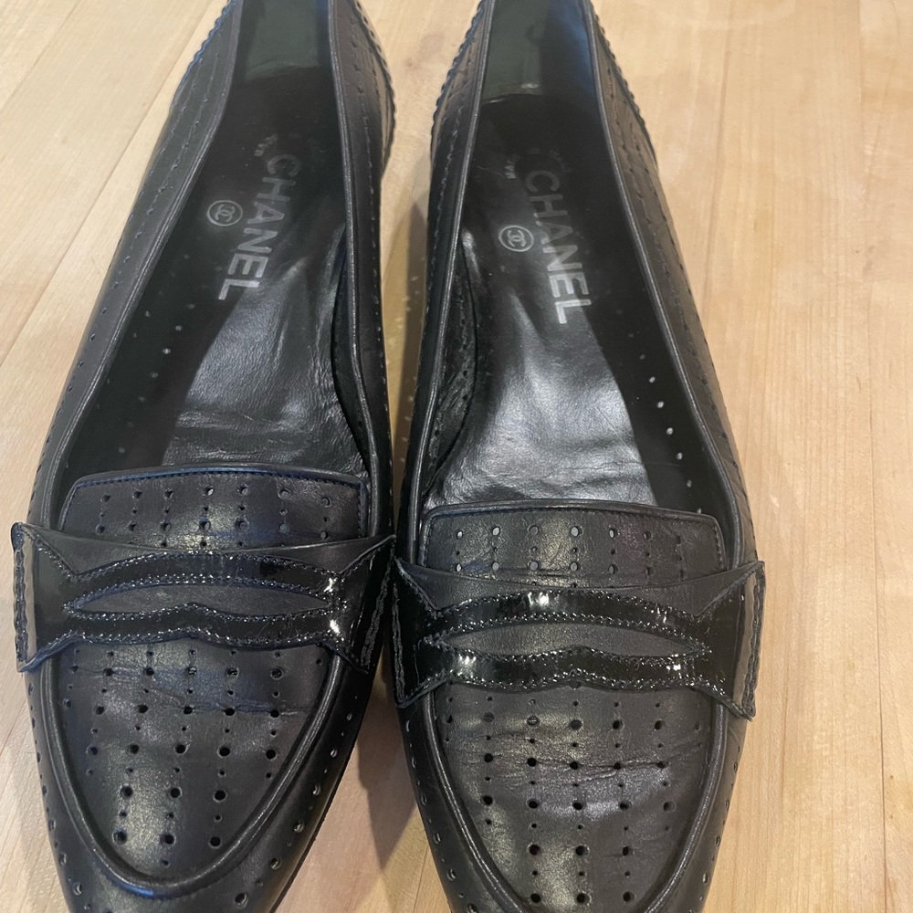 CHANEL Women's Perforated Black Flats - Picture 2 of 5